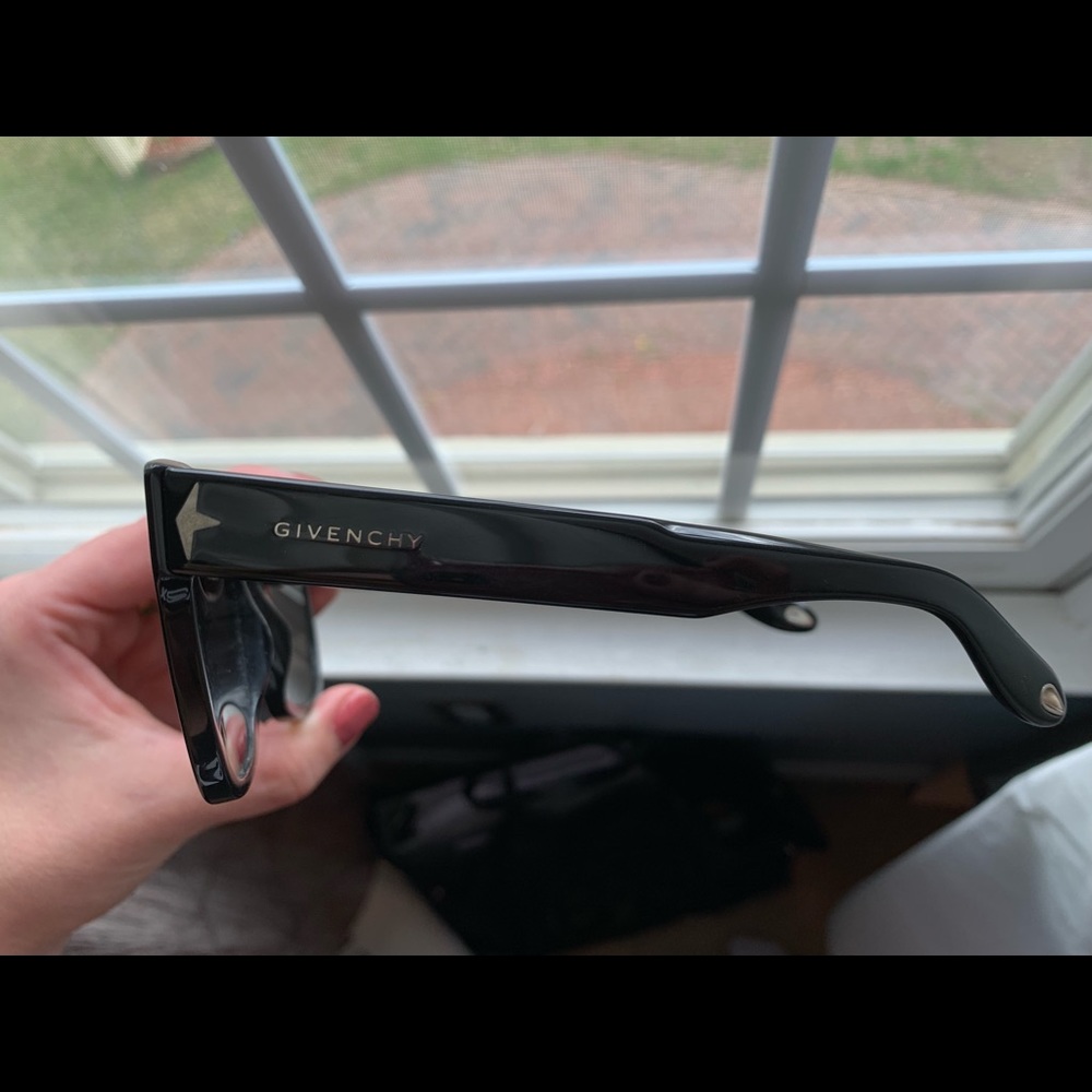 Givenchy sunglasses - Picture 7 of 8